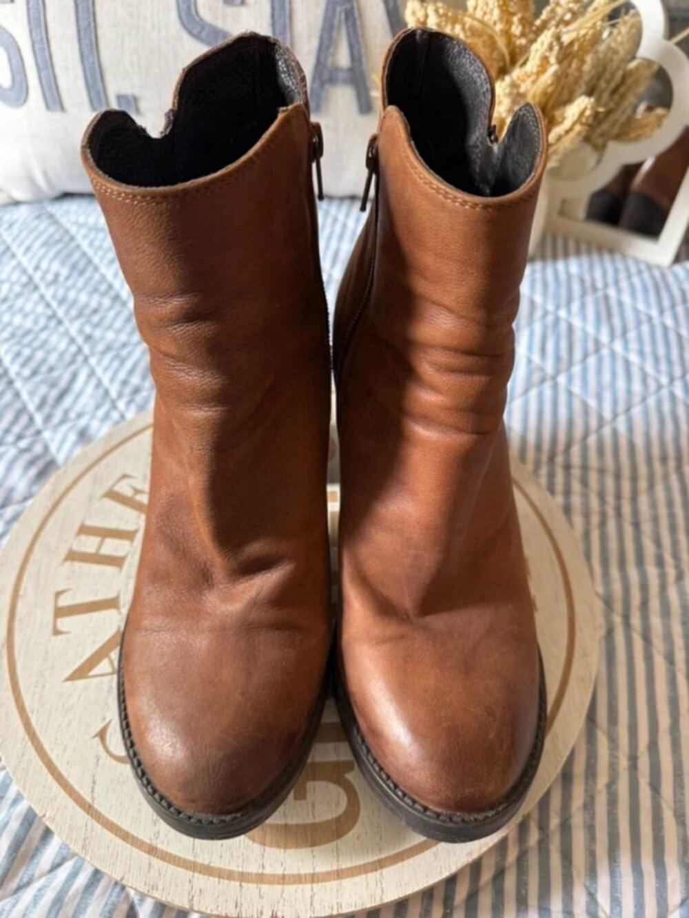 Steve Madden leather ankle boots. Size 8